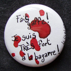 Badge Très Fort à la Bagarre