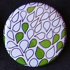 Badge Motifs Verts - Pétales Blanc Vert