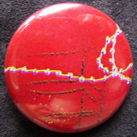 Badge Couture sur Rouge