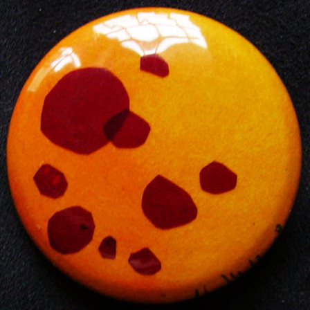 Badge Pastilles Rouges sur Soleil