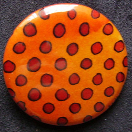 Badge Pois Rouges sur Orange
