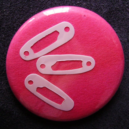 Badge 3 épingles roses