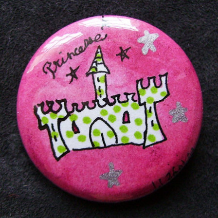 Badge Château Rose à Pois Pomme