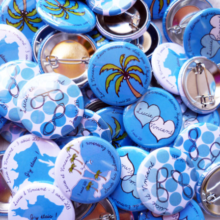 Mariage "Bleu & Palmiers", badges personnalisés de Lucie & Vincent