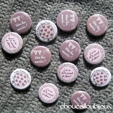 Mariage "Rose, Taupe & Liberty", badges personnalisés de Pauline & Martin