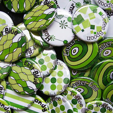 Mariage "Motifs Verts", badges personnalisés de Valérie & Pascal