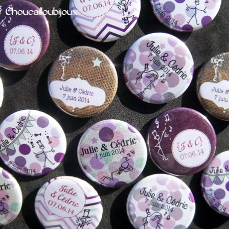 Mariage "Violet & Toile de Jute", badges personnalisés de Julie & Cédric