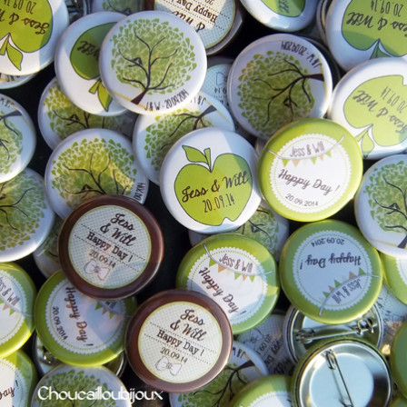 Mariage "Vert Pomme & Chocolat", badges personnalisés de Jess & Will