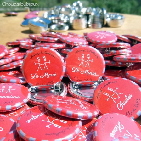 Mariage "Rouge & Gris", badges personnalisés de Amaury & Guillaume