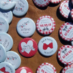 Mariage "Rouge, Bleu menthe Vintage", badges personnalisés de Sam & Fab