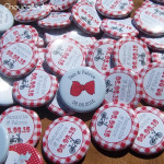 Mariage "Rouge, Bleu menthe Vintage", badges personnalisés de Sam & Fab