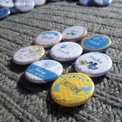 Mariage "Oiseaux Jaunes & Bleus", badges personnalisés de Susie & David