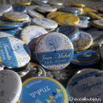 Mariage "Oiseaux Jaunes & Bleus", badges personnalisés de Susie & David