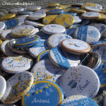 Mariage "Oiseaux Jaunes & Bleus", badges personnalisés de Susie & David