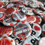 Mariage "Rouge New-York", badges personnalisés de Alexandra & JP