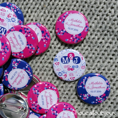 Mariage "Rose Fuchsia & Bleu Marine", badges personnalisés de Mathilde & Jonathan