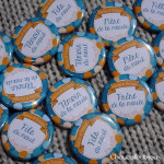 Mariage "Orange & Turquoise", badges personnalisés de Karine & Philippe