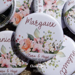 *Mariage « Fleurs Aquarelle », badges personnalisés de Clara & Hugo