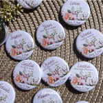 *Mariage « Fleurs Aquarelle », badges personnalisés de Clara & Hugo