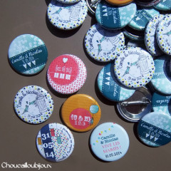 Mariage "Graphique & Liberty", badges personnalisés de Camille & Nicolas