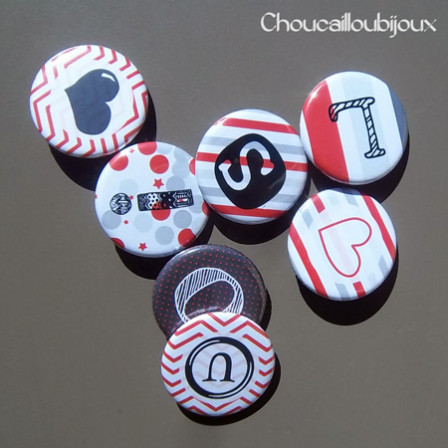 Badges Personnalisés Naissance Louis - Rouge, Gris & Noir