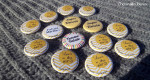 Badges personnalisés EVJF Emilie - Chevrons Jaunes