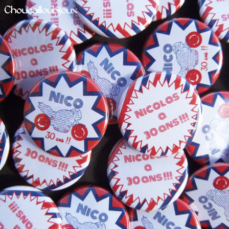 Badges Personnalisés Anniversaire Nicolas - Moto Rouge & Bleu