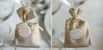 Mariage "Corail & Vert d'eau", badges personnalisés de Gigi & Eric