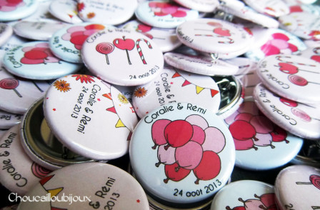 2013.09-Badges-Mariage-Personnalisés-C&R-Fleurs-Ballons-Rose-Gourmandise-Photo2.jpg
