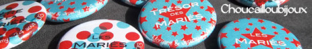 Badges-Mariage-Personnalisés-M+J-Rouge+Cyan-Extrait.jpg