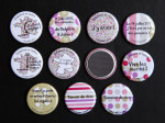 Mariage "Humour & Liberty", badges personnalisés de Delphine & Julien